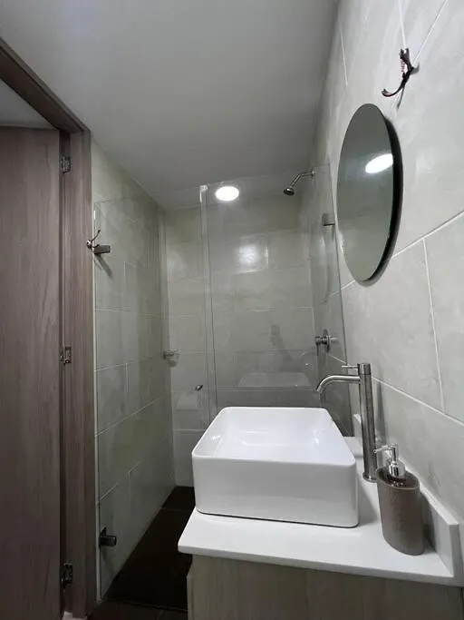 Espacioso Apartamento Con Piscina En Laureles 201 Medellin 0*,  Colombia