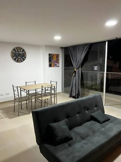 Espacioso Apartamento Con Piscina En Laureles 201 Medellin Colombia