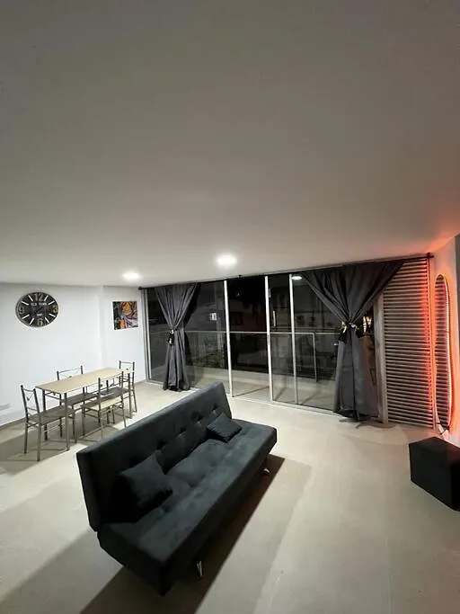 Espacioso Apartamento Con Piscina En Laureles 201 contacts