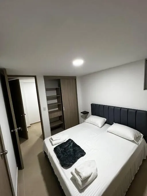 Espacioso Apartamento Con Piscina En Laureles 201 Medellin Apartment